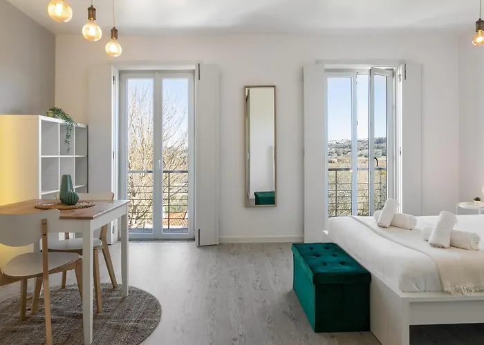 Calcada 14 Όμπιδος